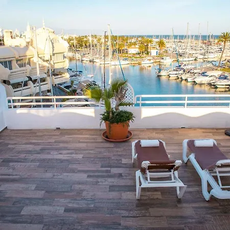 Popeye Suite: Puerto Marina Island Retreat With Rooftop Pool