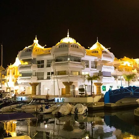Popeye Suite: Puerto Marina Island Retreat With Rooftop Pool Apartment Benalmadena