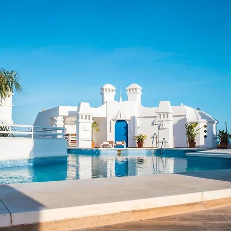 Popeye Suite: Puerto Marina Island Retreat With Rooftop Pool Apartment Benalmadena