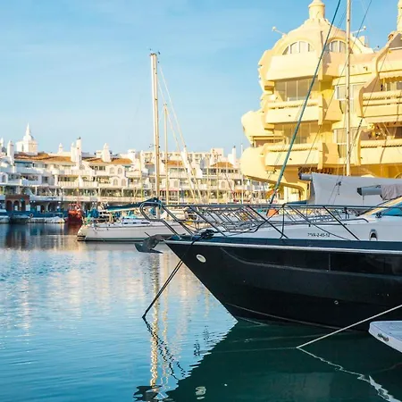 Popeye Suite: Puerto Marina Island Retreat With Rooftop Pool Apartment