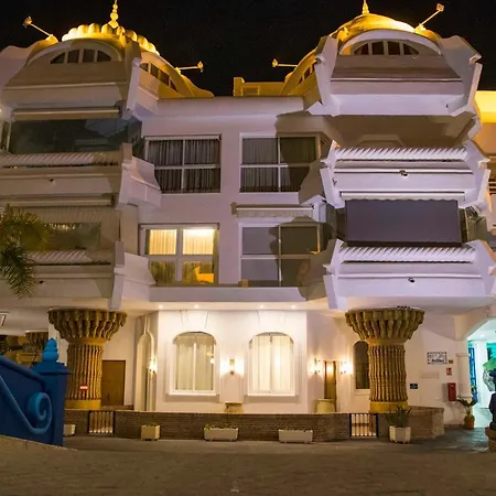 Popeye Suite: Puerto Marina Island Retreat With Rooftop Pool Benalmadena