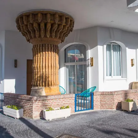 Apartment Popeye Suite: Puerto Marina Island Retreat With Rooftop Pool Benalmadena